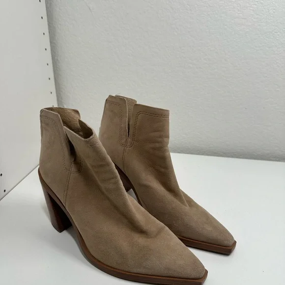 Vince Camuto Tan Heeled Boots - Picture 9 of 10
